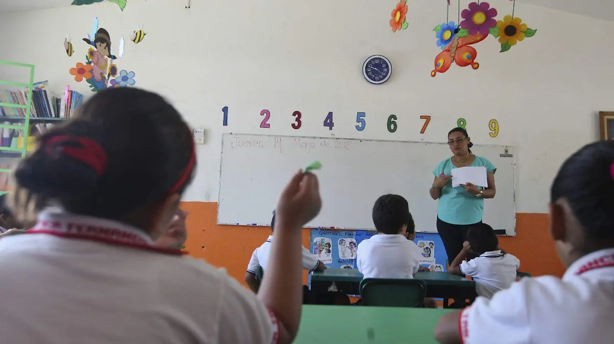 dia del maestro maestras clases regreso a clases 